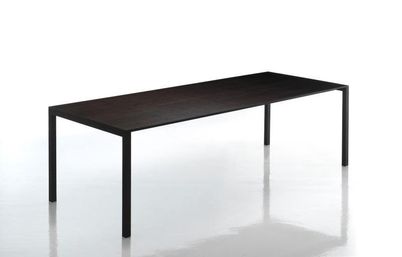 Naan spisebord fra Cassina, design: Piero Lissoni